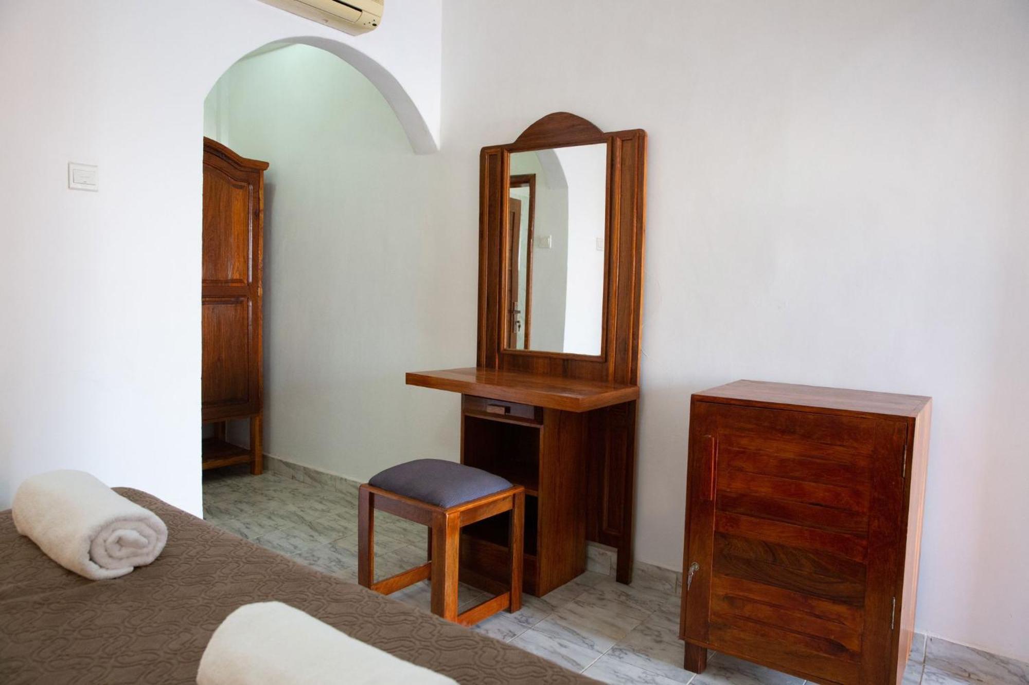 Seaview Gardens Hotel Kololi Esterno foto