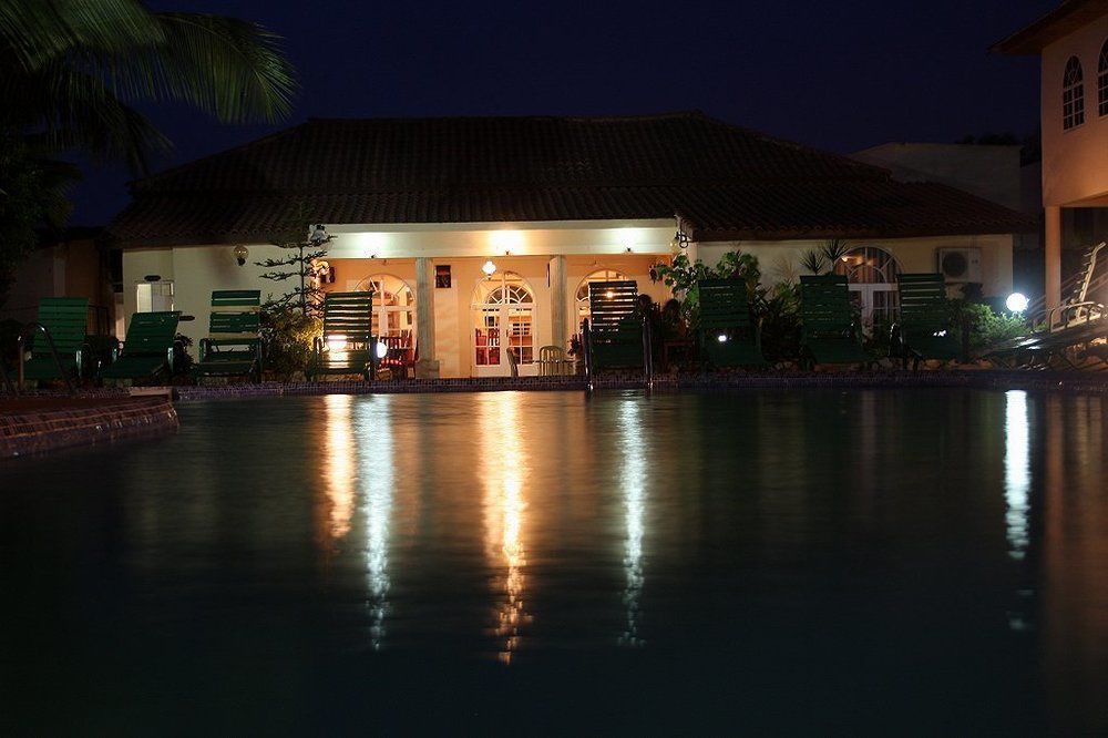 Seaview Gardens Hotel Kololi Esterno foto