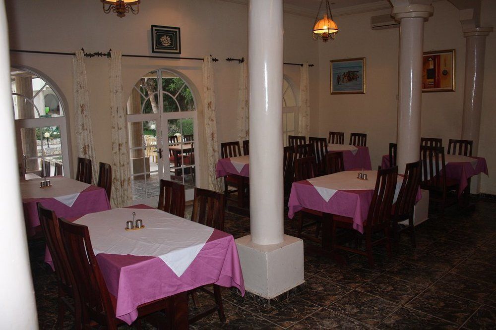 Seaview Gardens Hotel Kololi Esterno foto